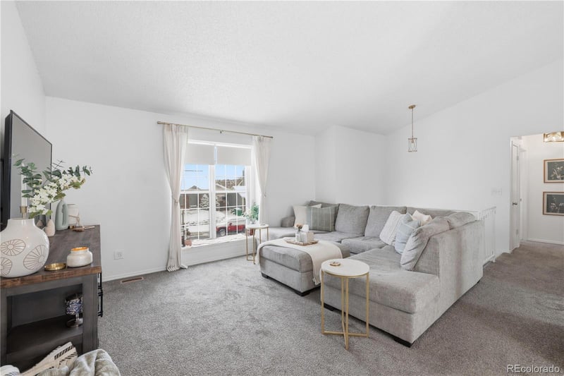 19661 Bethany Dr, Aurora, CO 80013