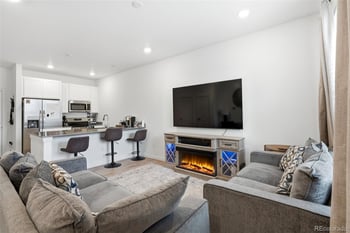 2014 Gold Bug Way, Aurora, CO 80018