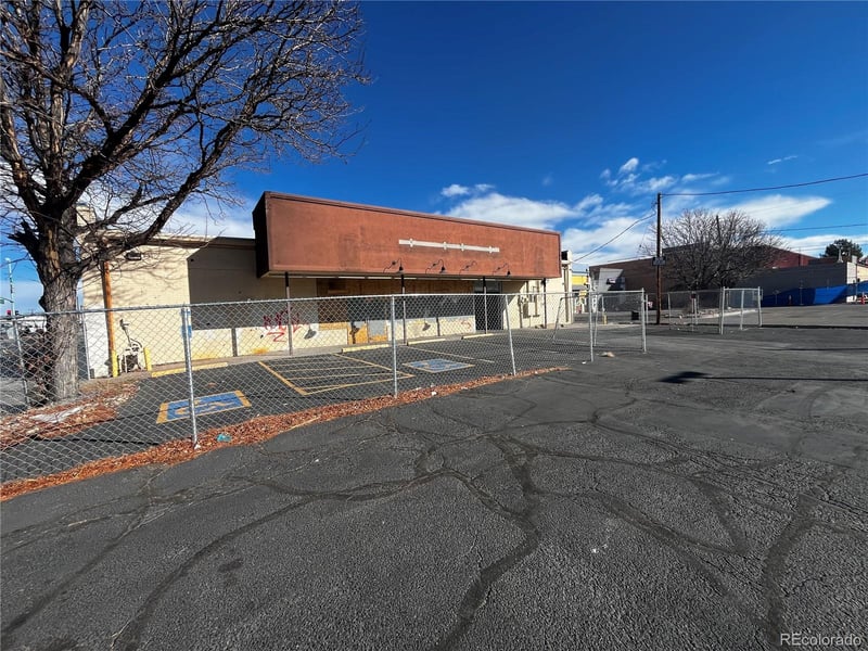 10204 Colfax Ave, Aurora, CO 80010