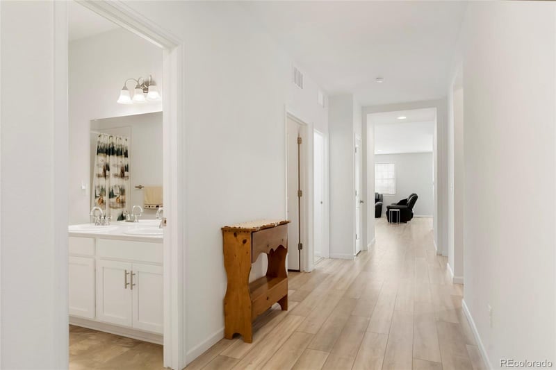 86 Vandriver Way, Aurora, CO 80018