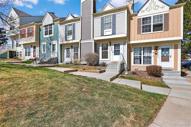 6822 Independence St, Littleton, CO 80128