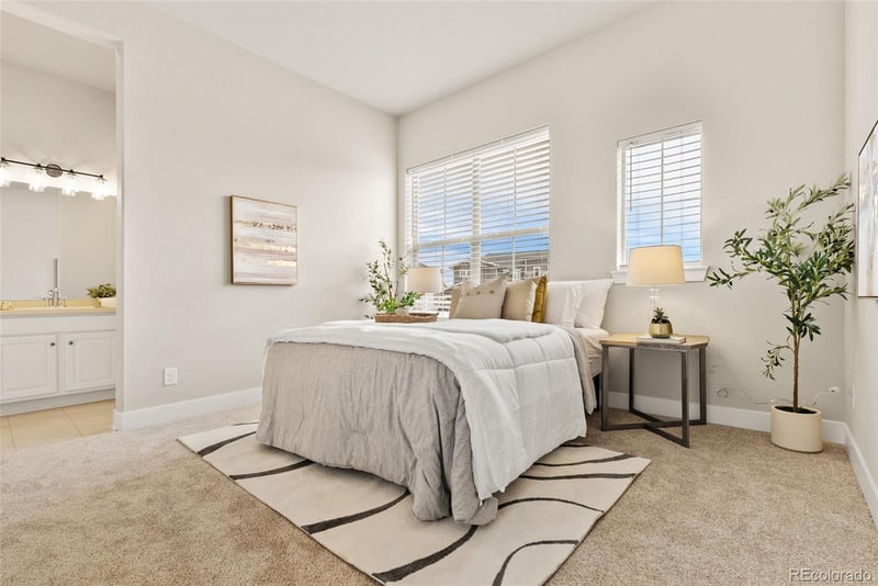 27620 Lakeview Dr, Aurora, CO 80016