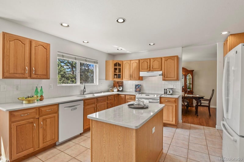 145 Yarrow St, Lakewood, CO 80226