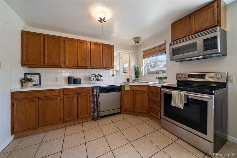 8485 52nd Ave, Arvada, CO 80002