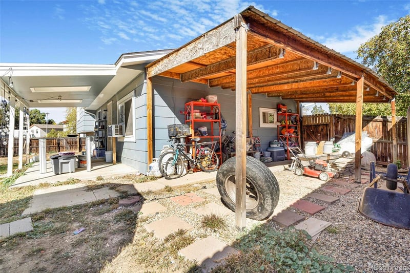 1444 Helena Cir, Aurora, CO 80017