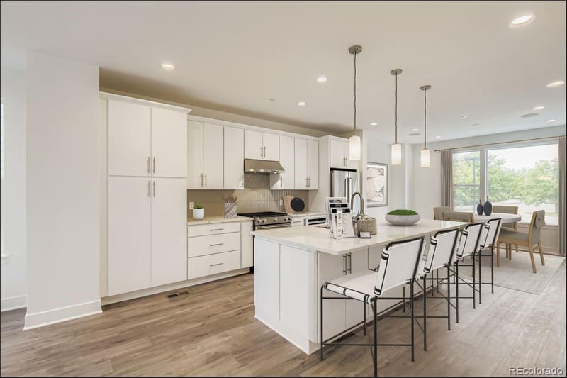 10886 Hinsdale Cir, Centennial, CO 80112