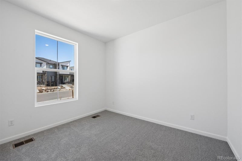 6617 Nepal Ct, Aurora, CO 80019