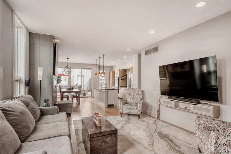 1562 Lincoln St, Denver, CO 80210