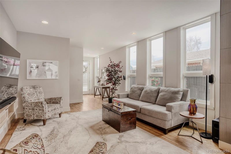 1562 Lincoln St, Denver, CO 80210