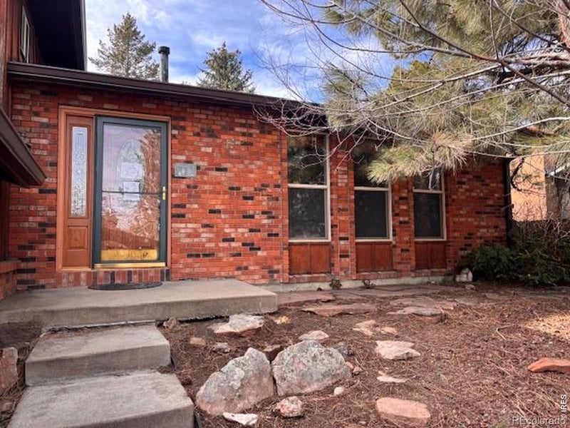 3331 Lakeview Cir, Longmont, CO 80503