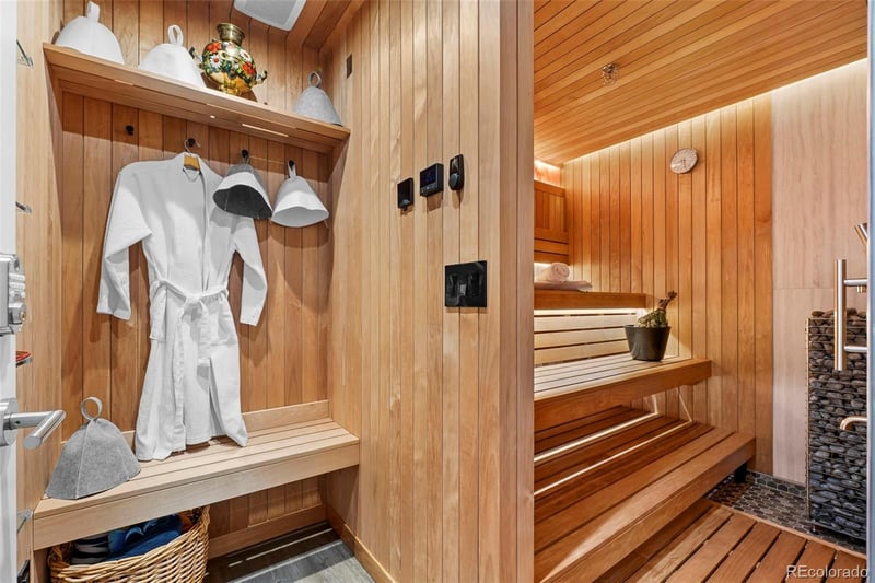 14667 71st Dr, Arvada, CO 80004