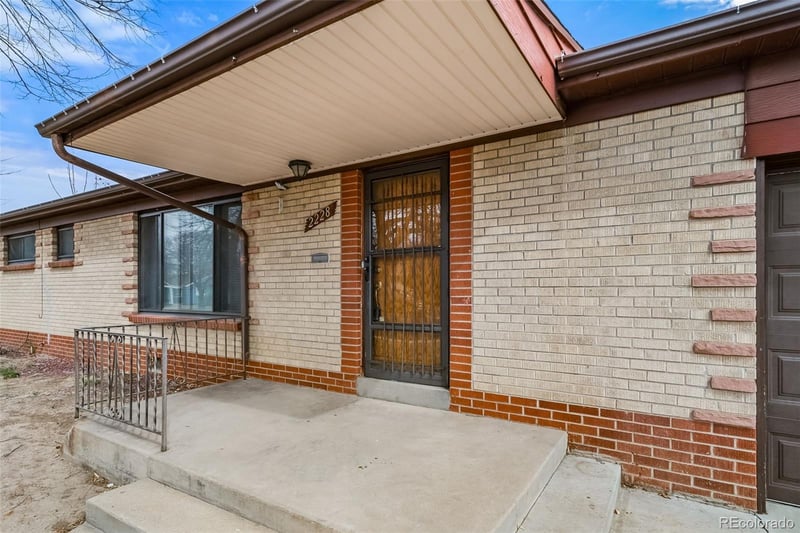 2228 Newark St, Aurora, CO 80010