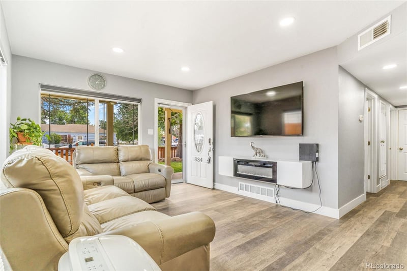 884 Vaughn St, Aurora, CO 80011