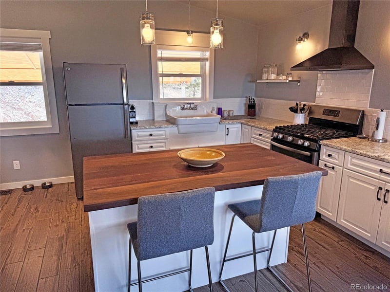 563 Kankakee Rd, Westcliffe, CO 81252