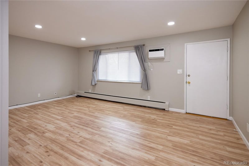 7050 Cedar Ave #212, Lakewood, CO 80226