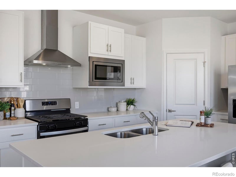 438 Overbrook Ln, Longmont, CO 80504