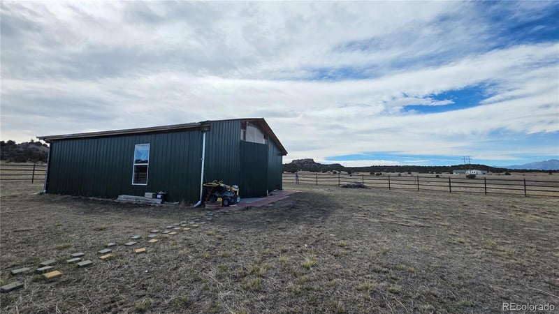 7155 Pine Bluff Ln, Pueblo, CO 81004