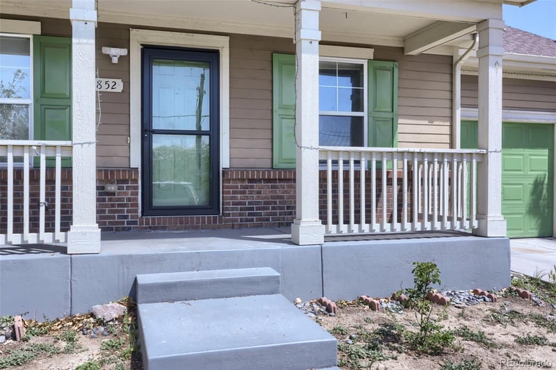 1852 Eagle St, Aurora, CO 80011