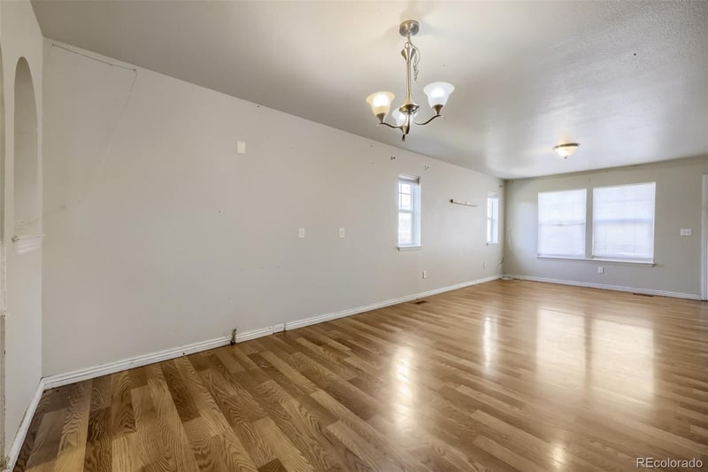 1852 Eagle St, Aurora, CO 80011