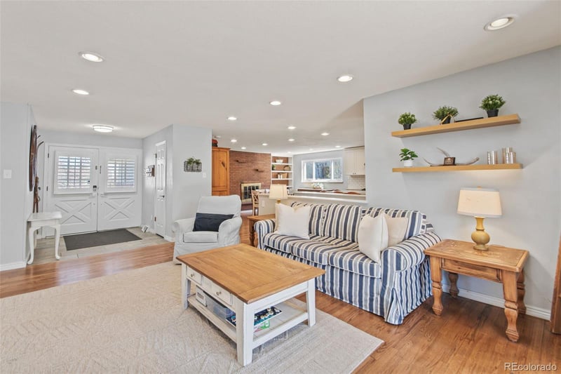 840 Dogwood Ave, Centennial, CO 80121