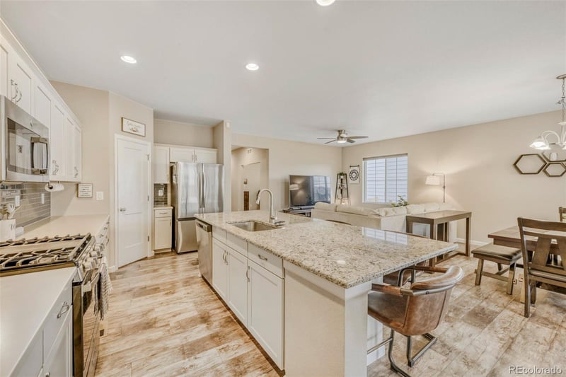 27881 7th Ave, Aurora, CO 80018