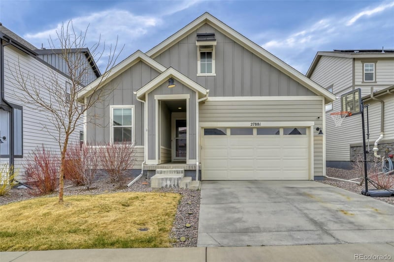 27881 7th Ave, Aurora, CO 80018