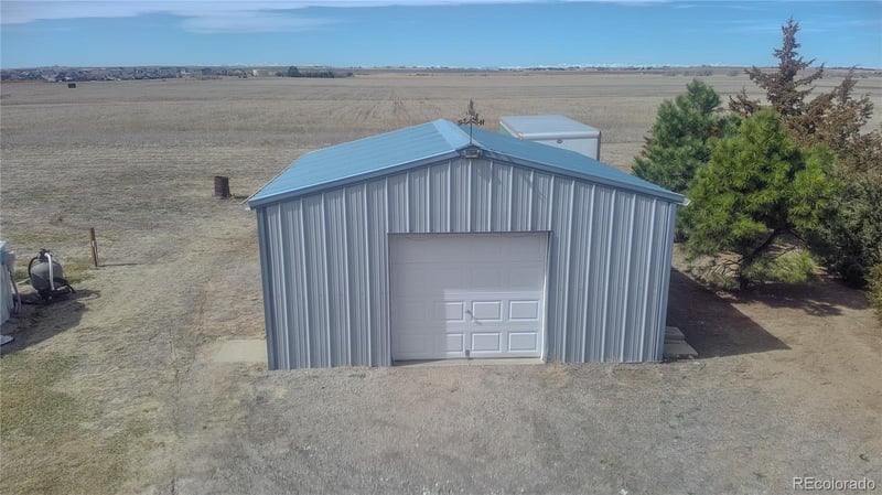 56100 33rd Ct, Strasburg, CO 80136