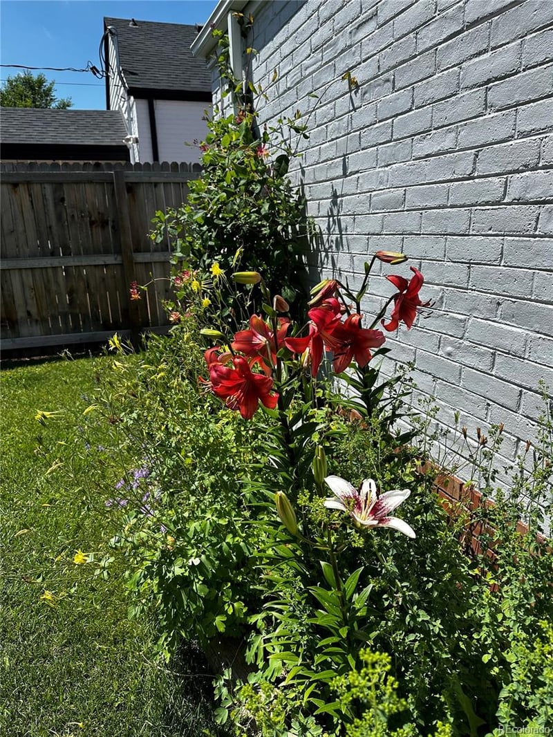 1212 Magnolia St, Denver, CO 80220