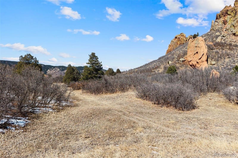 5939 Country Club Dr, Larkspur, CO 80118