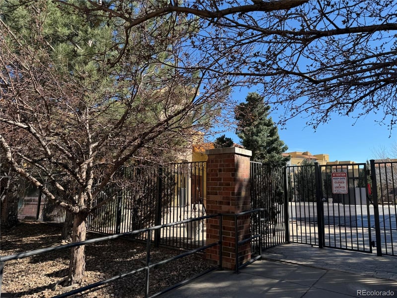 9019 Panorama Cir #D213, Englewood, CO 80112