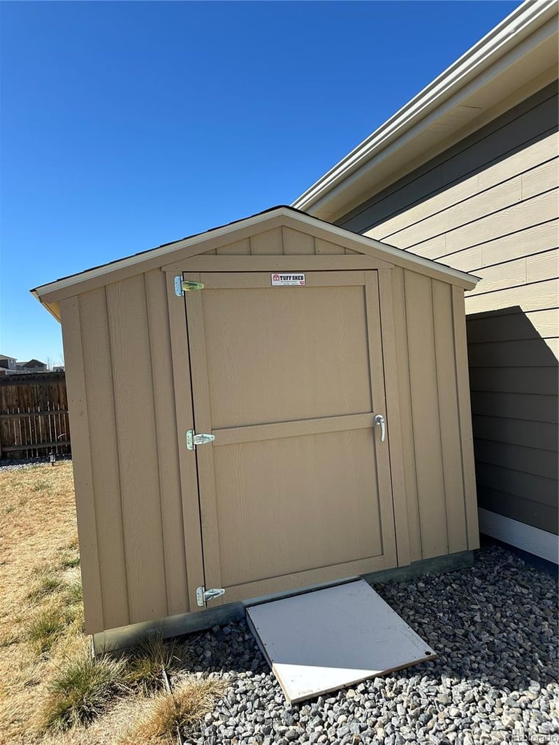56482 23rd Ave, Strasburg, CO 80136