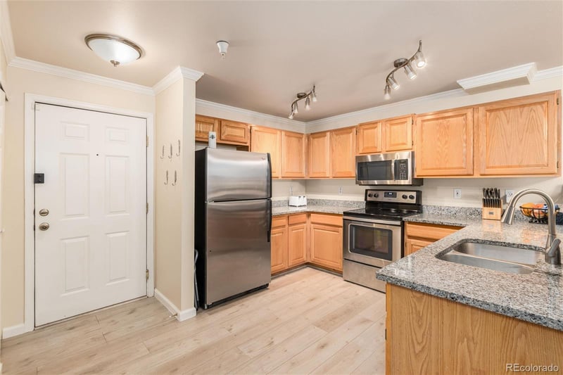 12304 Cross Dr #103, Littleton, CO 80127