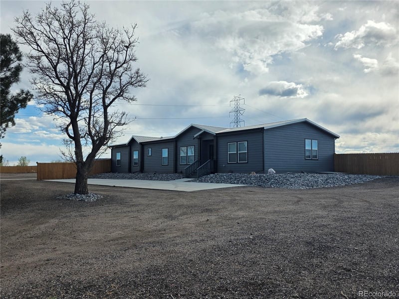 341 Lilac Cir, Lochbuie, CO 80603