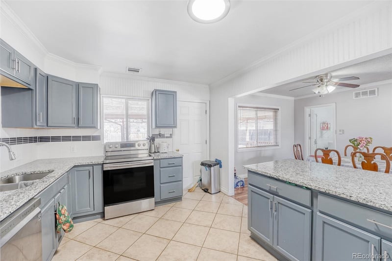 756 Ursula St, Aurora, CO 80011