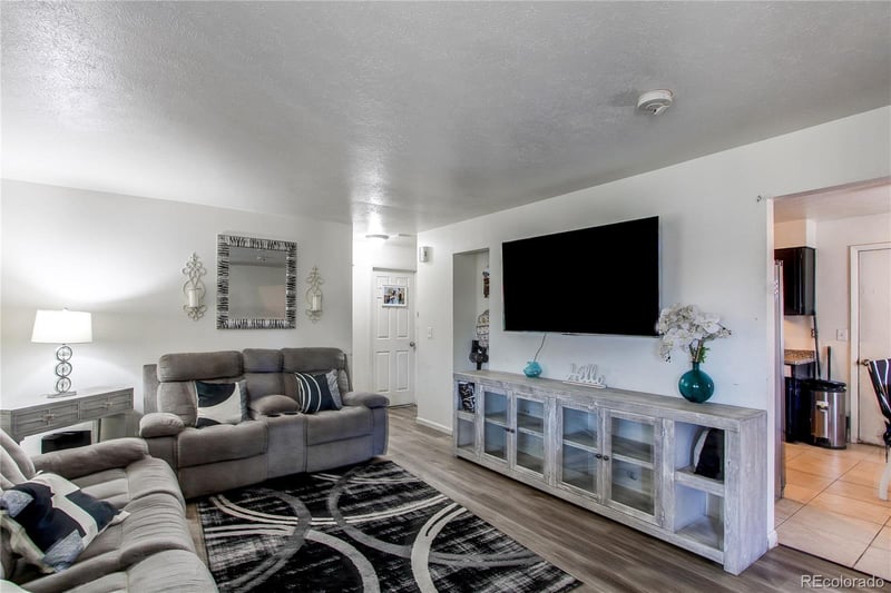 14220 22nd Pl, Aurora, CO 80011