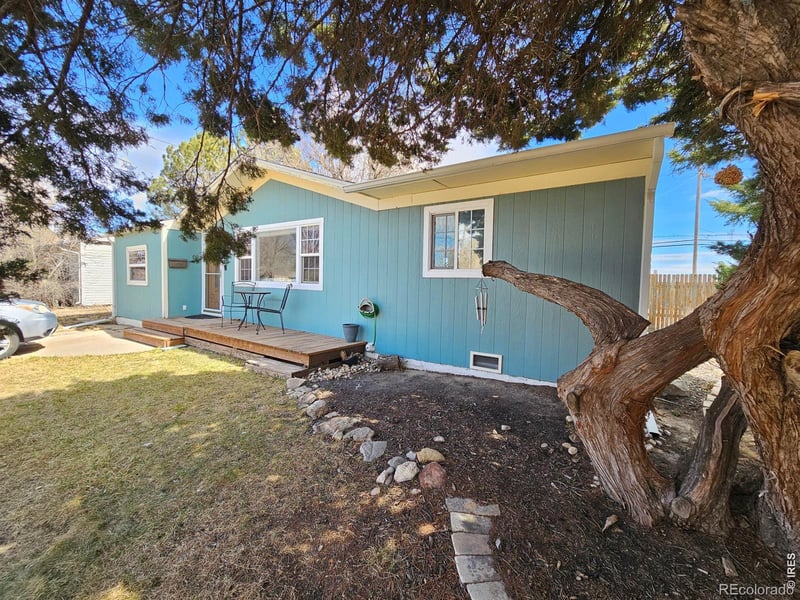 367 Valley Dr, Sterling, CO 80751