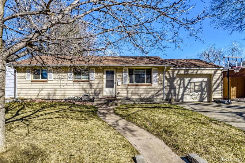 922 Ironton St, Aurora, CO 80012