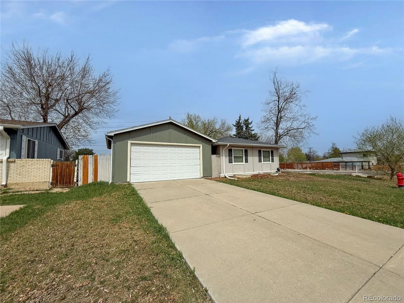 895 Garrison St, Lakewood, CO 80226