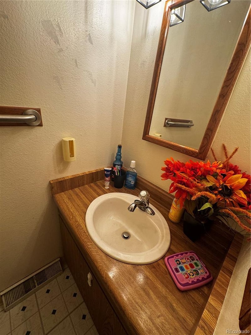 1066 88th Ave, Thornton, CO 80260