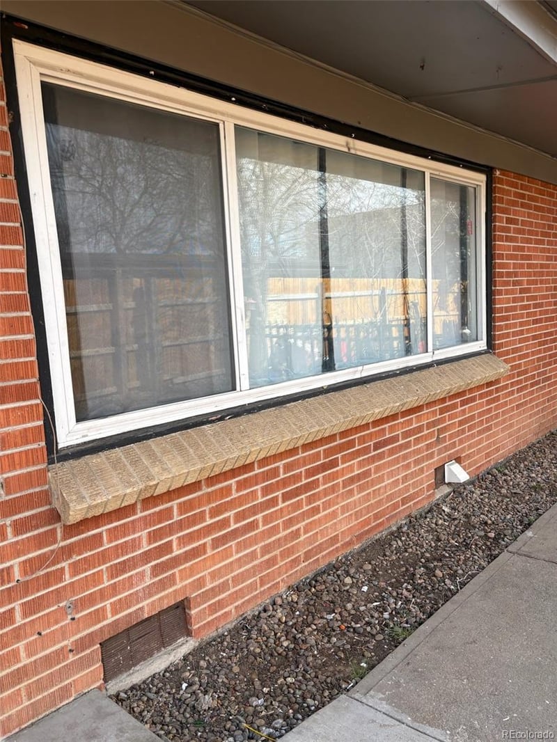 1922 Dallas St, Aurora, CO 80010