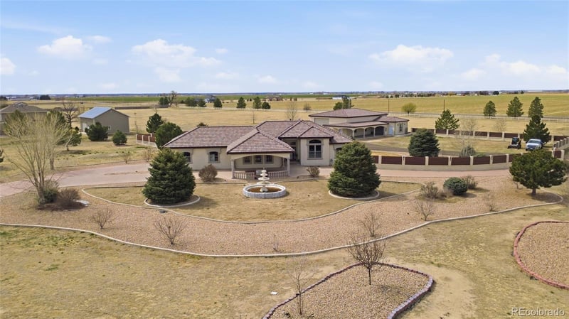 33 Stagecoach Ln, Fort Morgan, CO 80701