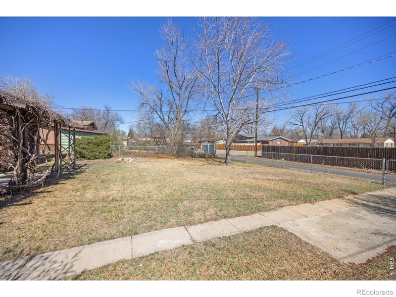 1542 Collyer St, Longmont, CO 80501