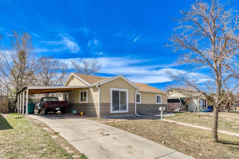 987 Vaughn St, Aurora, CO 80011
