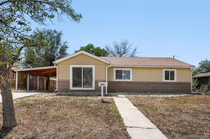 987 Vaughn St, Aurora, CO 80011