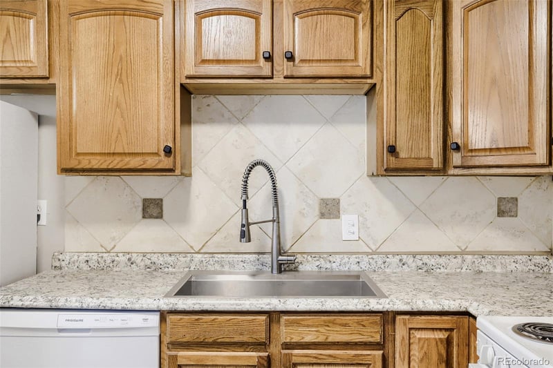 987 Vaughn St, Aurora, CO 80011