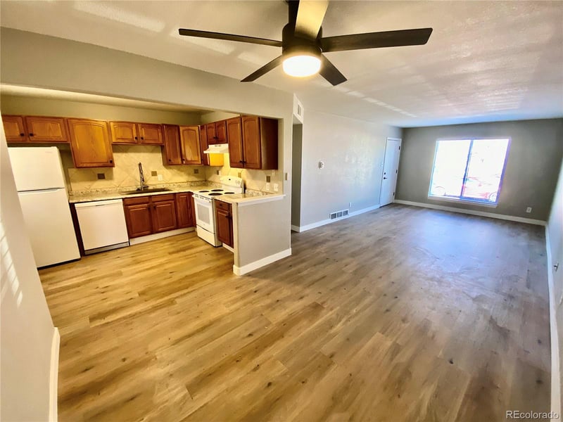 987 Vaughn St, Aurora, CO 80011