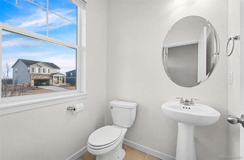 15771 Roslyn St, Thornton, CO 80602