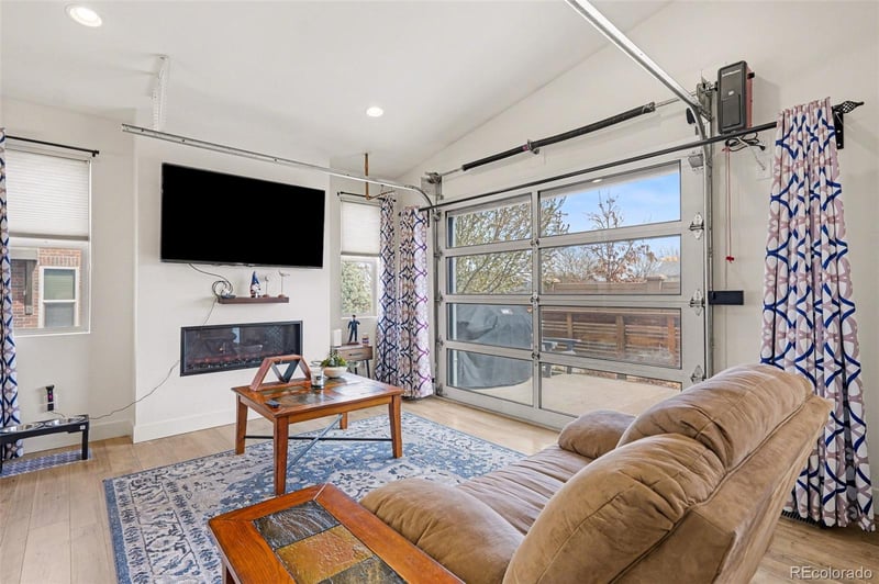 19596 Sunset Cir, Aurora, CO 80015