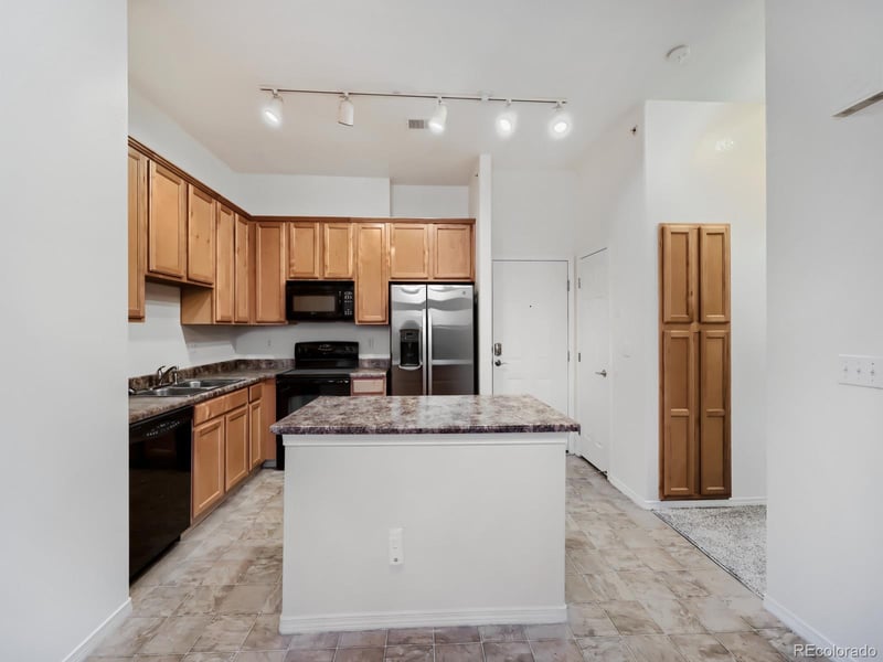 8467 Canyon Rim Cir #303, Englewood, CO 80112