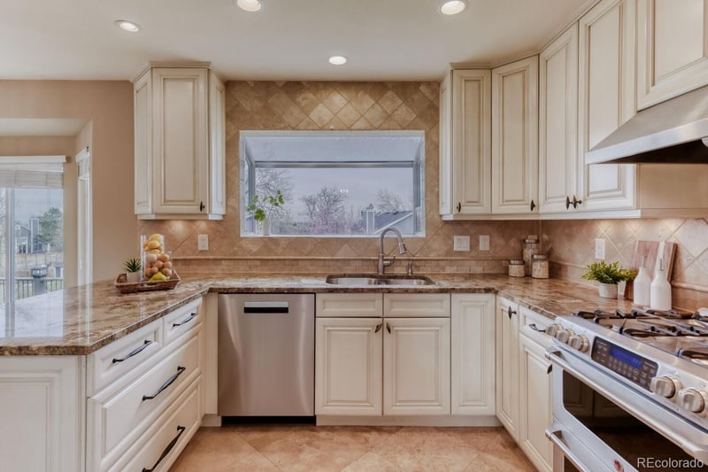 9378 Shadowglen Ct, Highlands Ranch, CO 80126